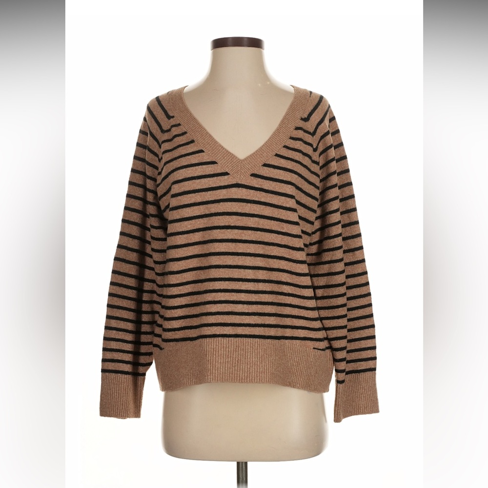 Old Navy V-neck sweater Petite XS basic capsule wardrobe layering